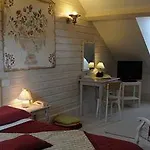 Le Vendome Cote Jardin Bed & Breakfast Tours