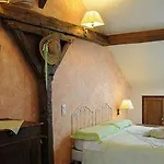 Le Vendome Cote Jardin Bed & Breakfast
