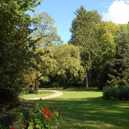 Le Vendome Cote Jardin Couette-café