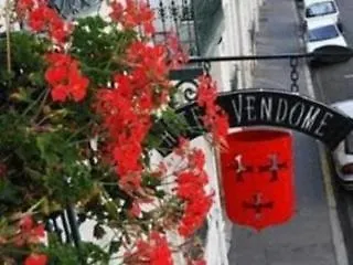 Couette-café Le Vendome Cote Jardin 2*