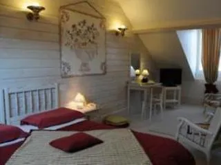 Le Vendome Cote Jardin Couette-café 2*