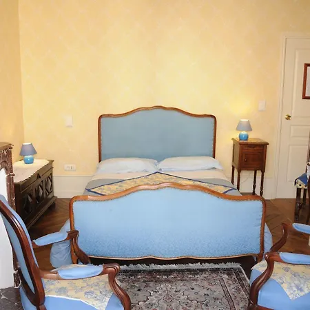 Le Vendome Cote Jardin Bed & Breakfast