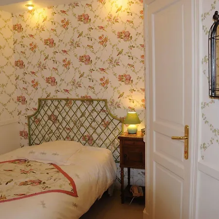 Couette-café Le Vendome Cote Jardin