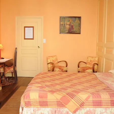 Le Vendome Cote Jardin Couette-café