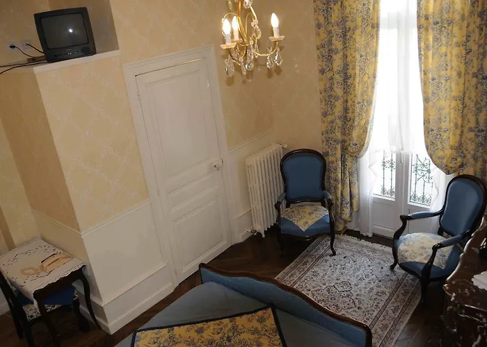 Le Vendome Cote Jardin Bed & Breakfast Tours