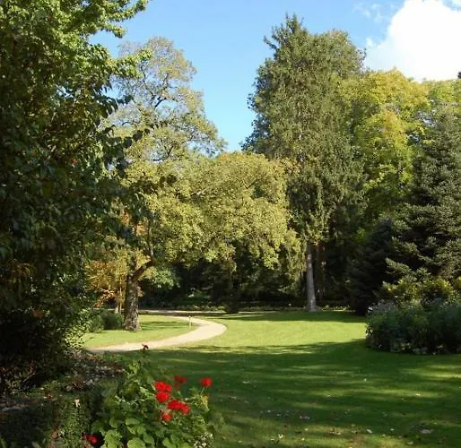 Le Vendome Cote Jardin Bed & Breakfast