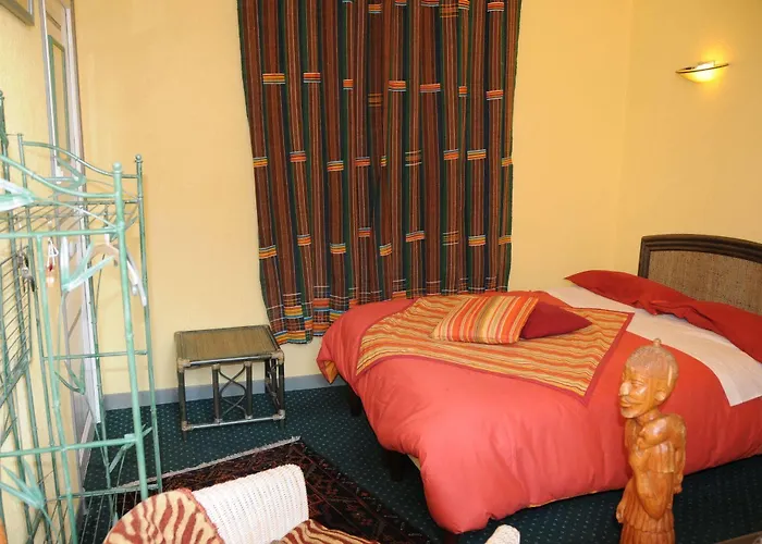 Le Vendome Cote Jardin Bed and Breakfast 2*