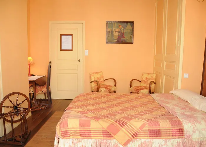 Le Vendome Cote Jardin Bed & Breakfast